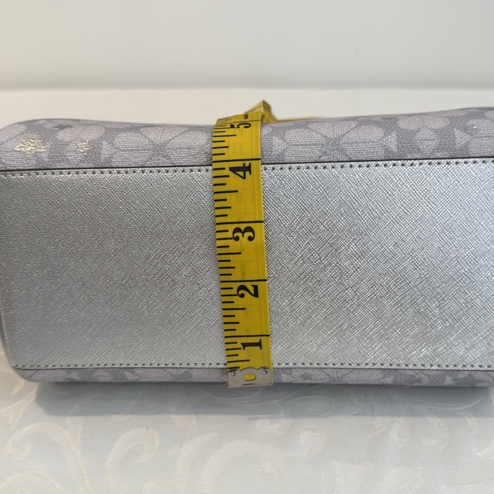 🎉HP🎉♠️Kate spade Spade Flower Star Toss Small Dolly Duffle Crossbody - Picture 15 of 15